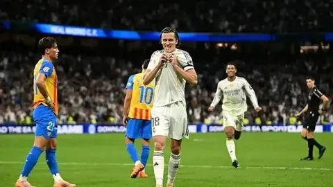 那不勒斯险胜罗马，奥斯梅恩神级破门，替补球员绝杀！意甲领头羊13分领跑！