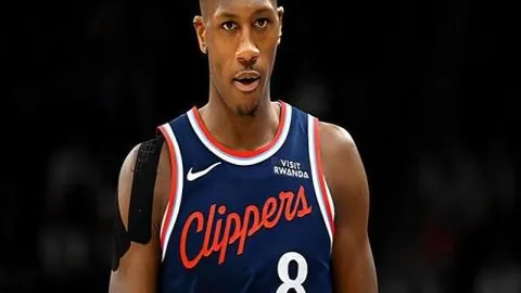 2025体坛感动瞬间：泪目赛场，新华社为你回顾